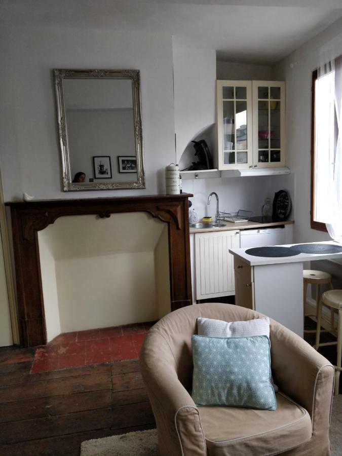 Les Armuriers, 2eme Etage Sans Asc * Condom