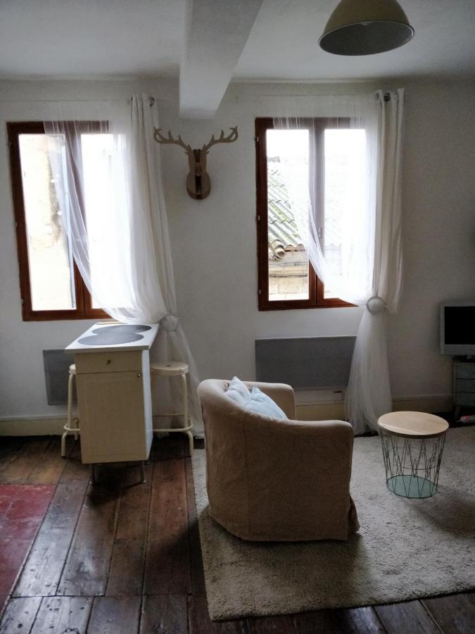 Les Armuriers, 2eme Etage Sans Asc Condom