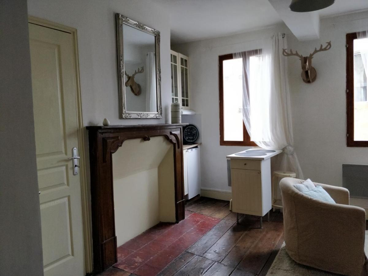 Les Armuriers, 2eme Etage Sans Asc Condom